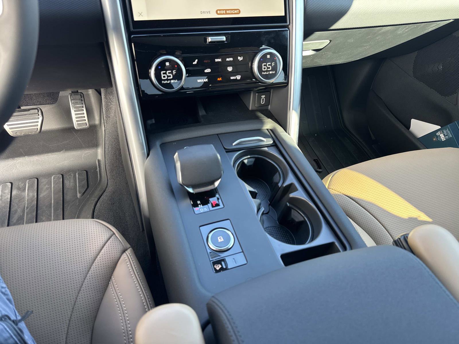 New 2026 Land Rover Discovery Limited Edition image 27
