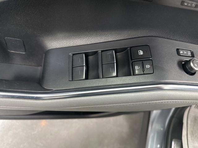 Used 2023 Toyota Highlander Platinum image 10