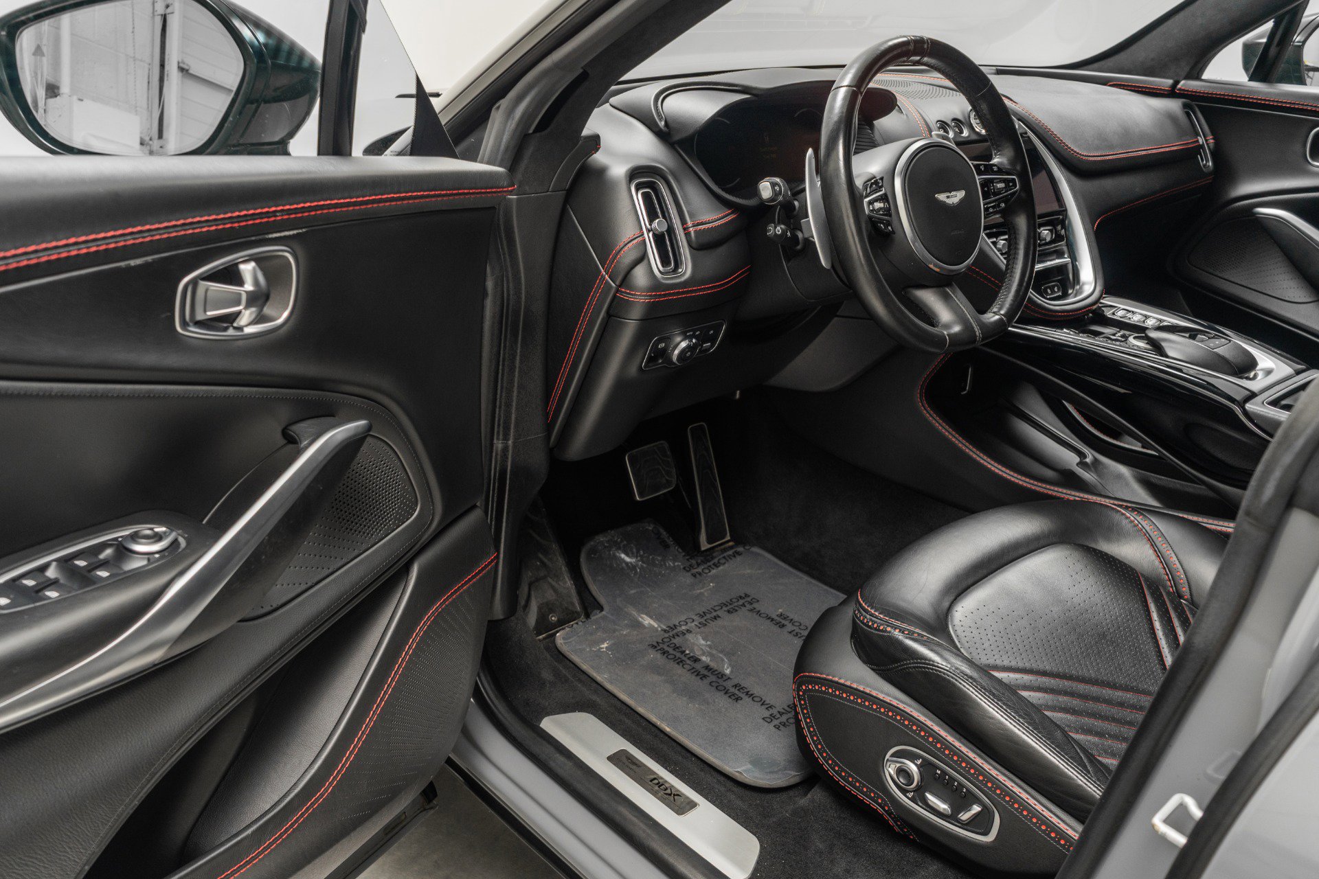 Used 2021 Aston Martin DBX image 23