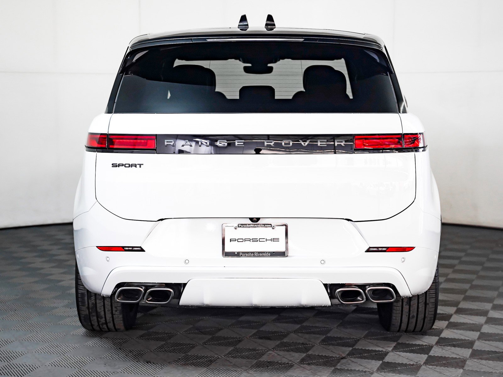 Used 2025 Land Rover Range Rover Sport Dynamic SE image 10