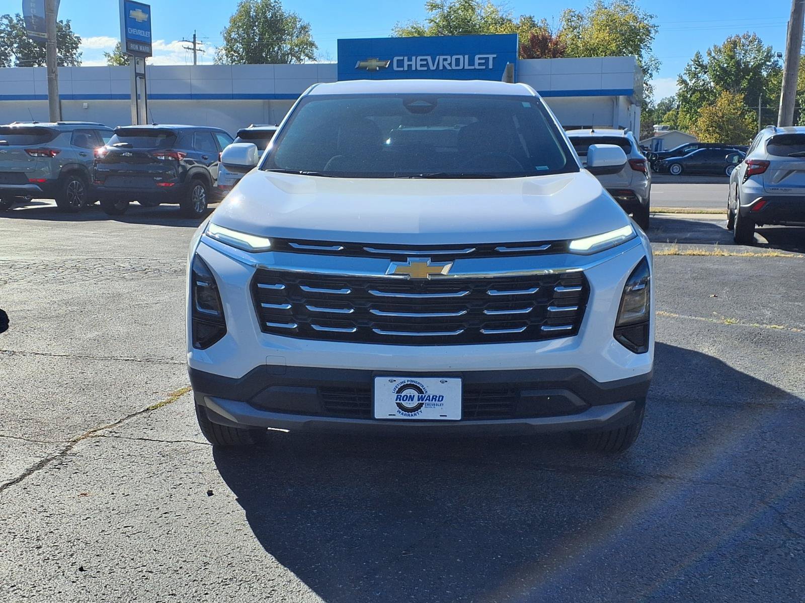 Used 2026 Chevrolet Equinox LT AWD/4WD image 2