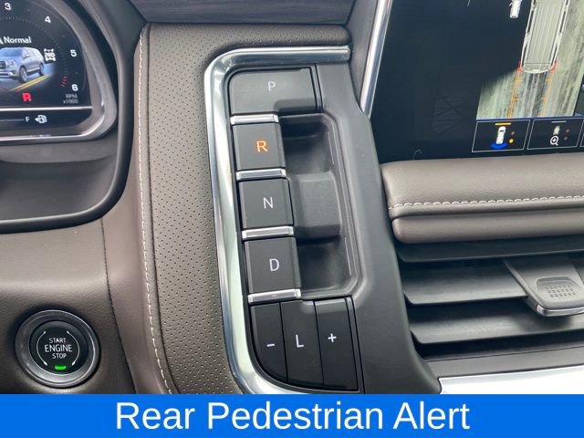 Used 2024 GMC Yukon SLT w/ SLT Luxury Package image 12