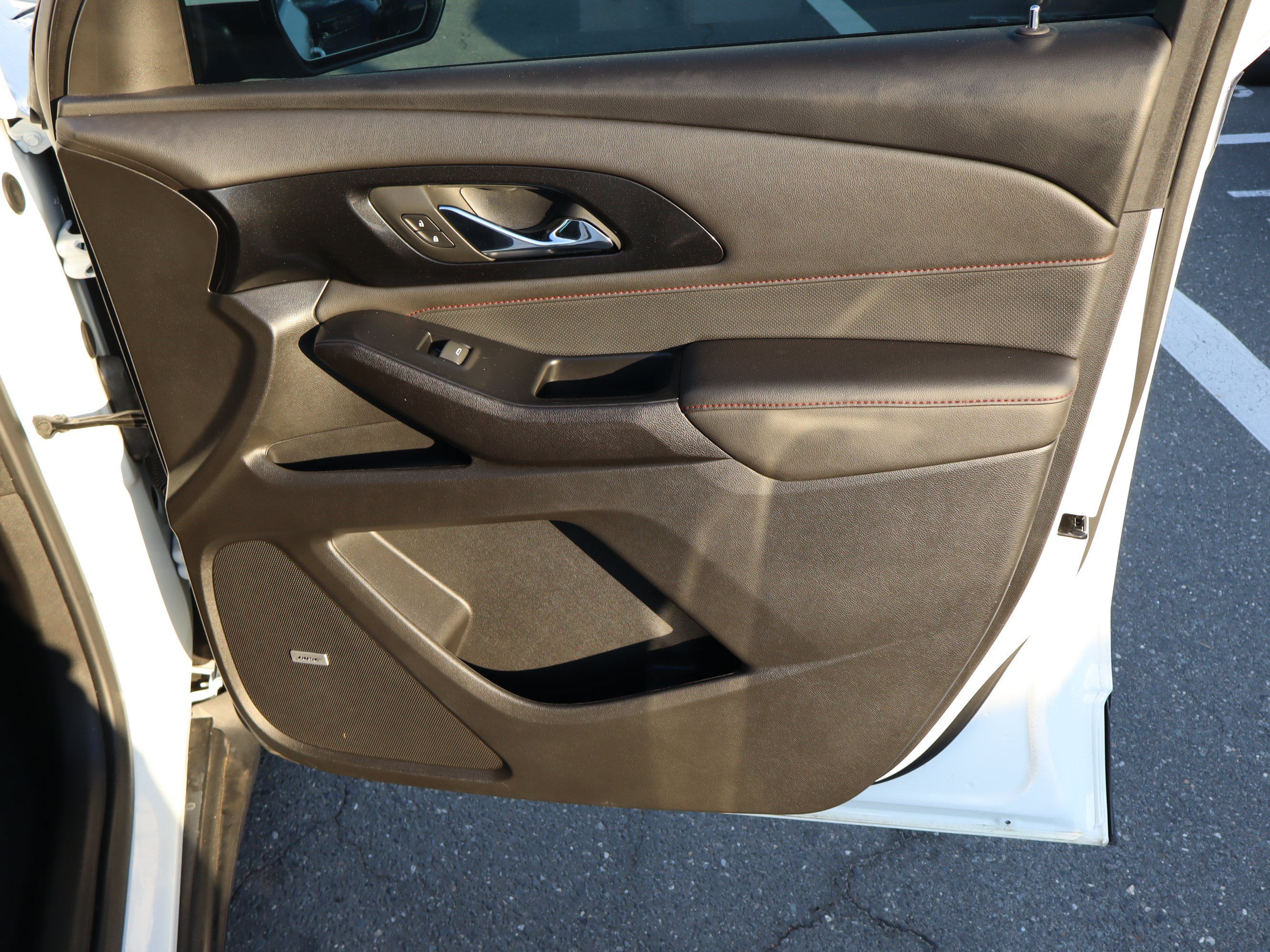 Used 2023 Chevrolet Traverse RS FWD image 38
