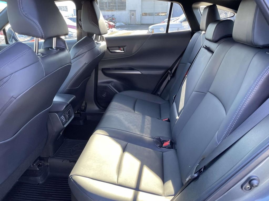 Used 2023 Toyota Venza XLE image 11