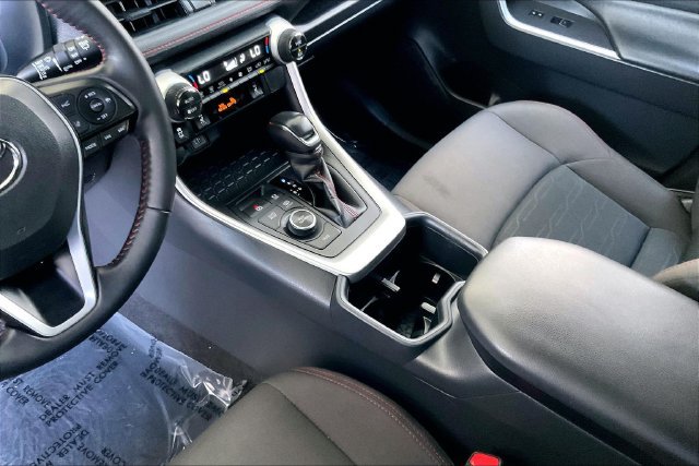 Used 2024 Toyota RAV4 SE w/ Weather & Moonroof Package AWD/4WD image 17