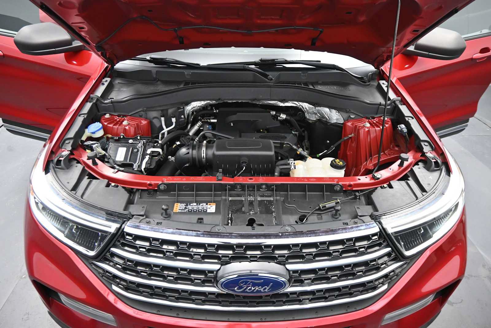 Used 2020 Ford Explorer XLT w/ Equipment Group 202A AWD/4WD image 25