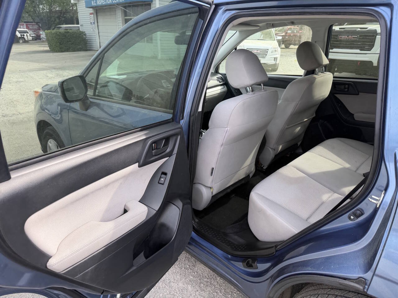 Used 2015 Subaru Forester 2.5i Premium w/ All-Weather Package AWD/4WD image 12