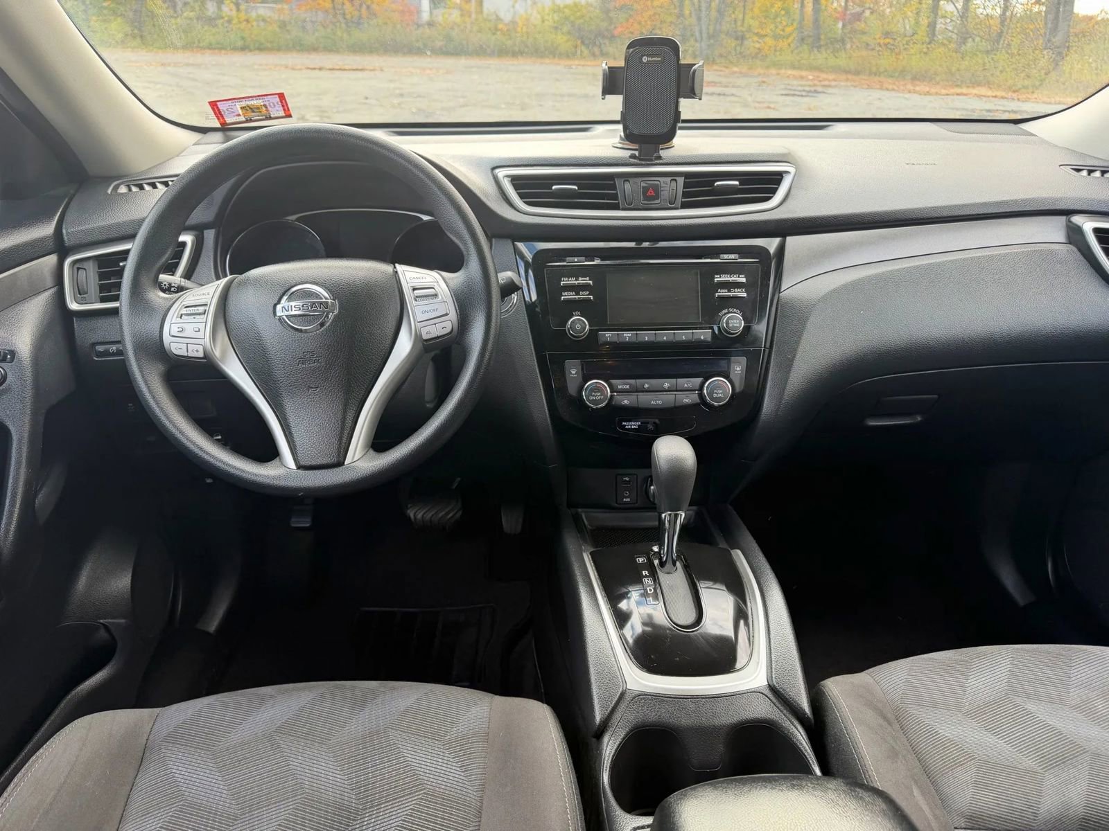 Used 2015 Nissan Rogue SV AWD/4WD image 16