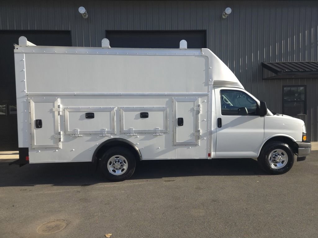 Used 2022 Chevrolet Express 3500 w/ Power Convenience Package image 4