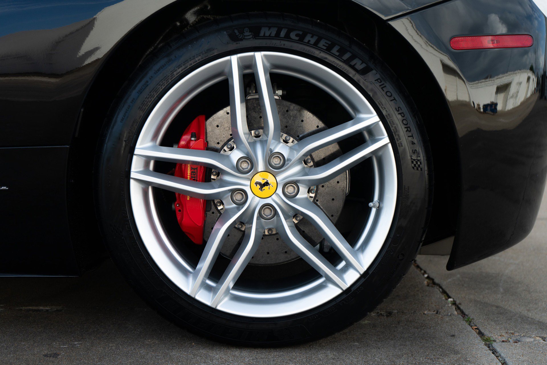 Used 2013 Ferrari 458 Spider image 38