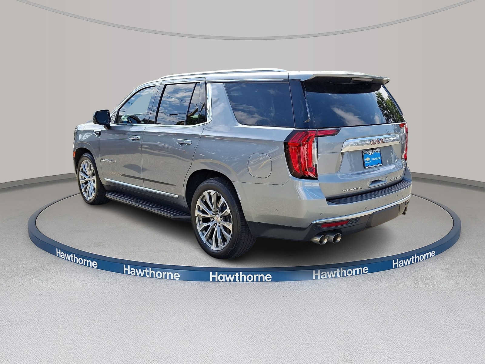 Used 2024 GMC Yukon Denali w/ Advanced Technology Package AWD/4WD image 4