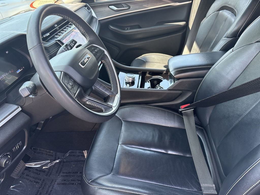 Used 2023 Jeep Grand Cherokee Limited w/ Black Appearance Package image 16