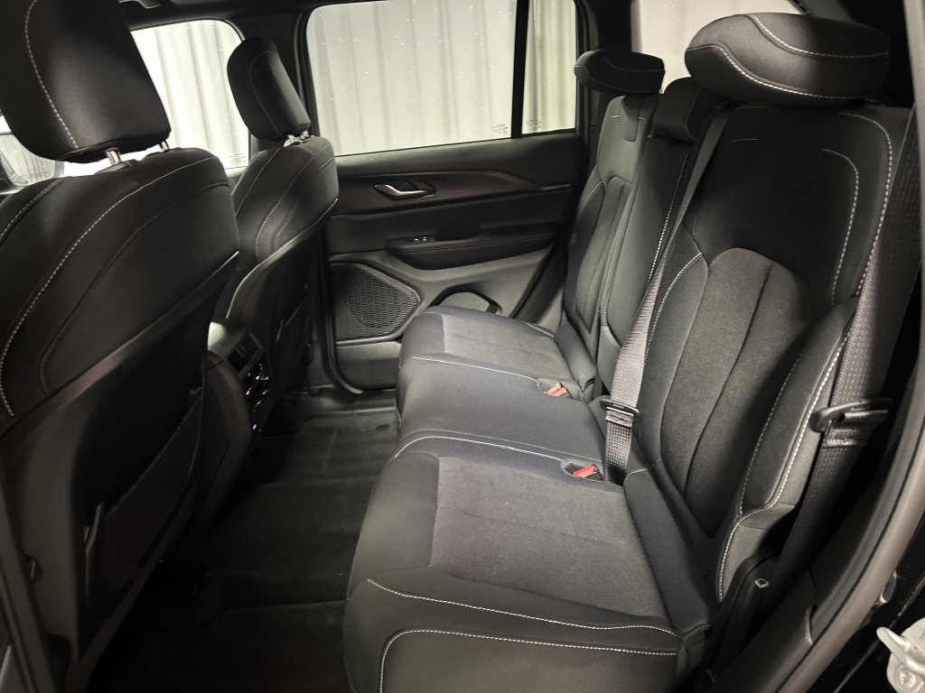 Used 2025 Jeep Grand Cherokee Laredo X w/ Luxury Tech Group I AWD/4WD image 23