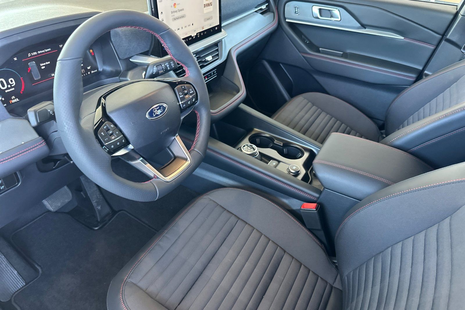 New 2026 Ford Explorer ST-Line w/ ST-Line Street Pack image 9