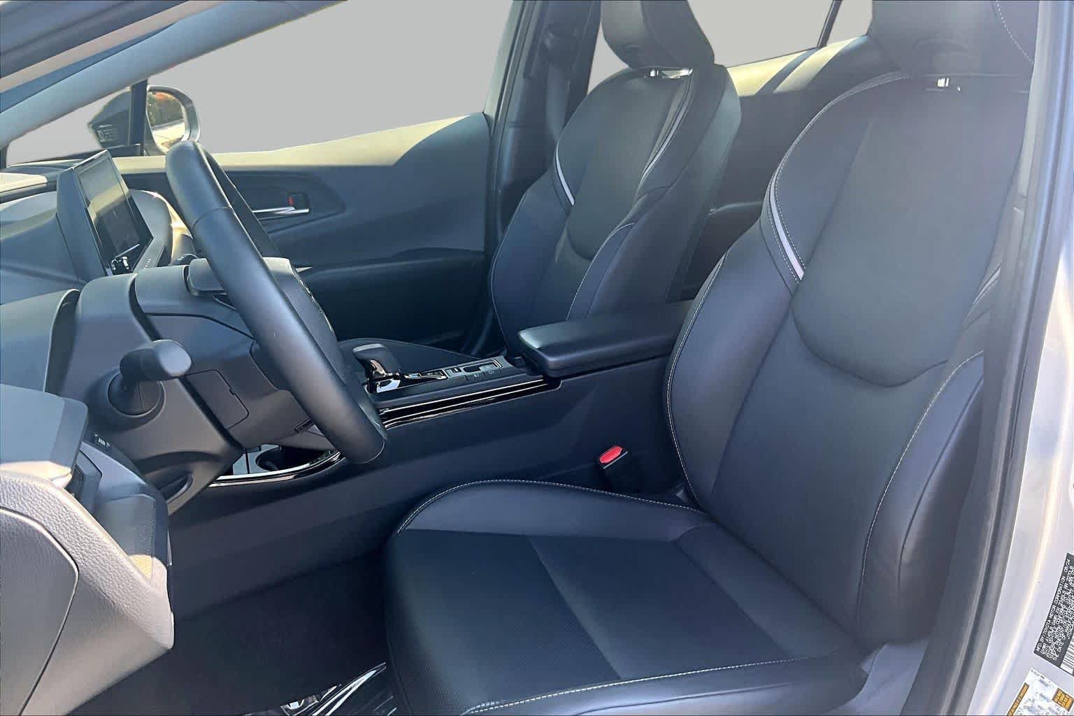 Used 2024 Toyota Prius XLE FWD image 8