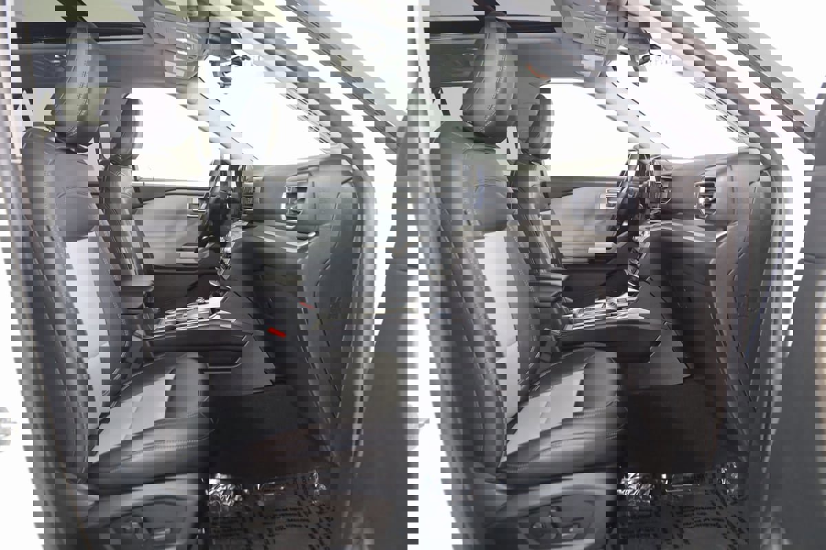 Used 2023 Ford Explorer XLT w/ Equipment Group 202A image 13