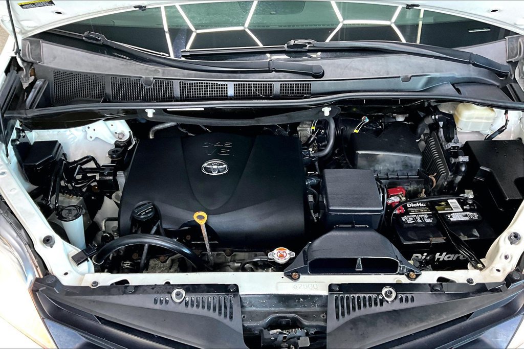 Used 2020 Toyota Sienna L FWD image 31
