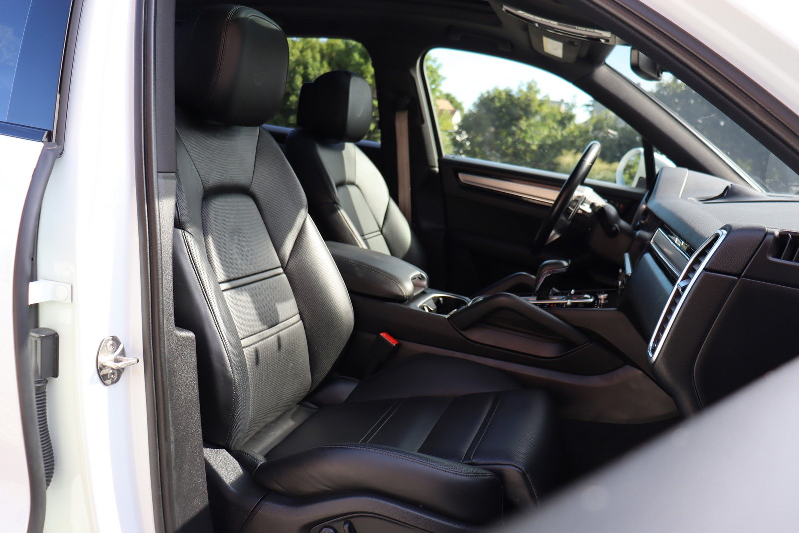 Used 2023 Porsche Cayenne Platinum Edition AWD/4WD image 19