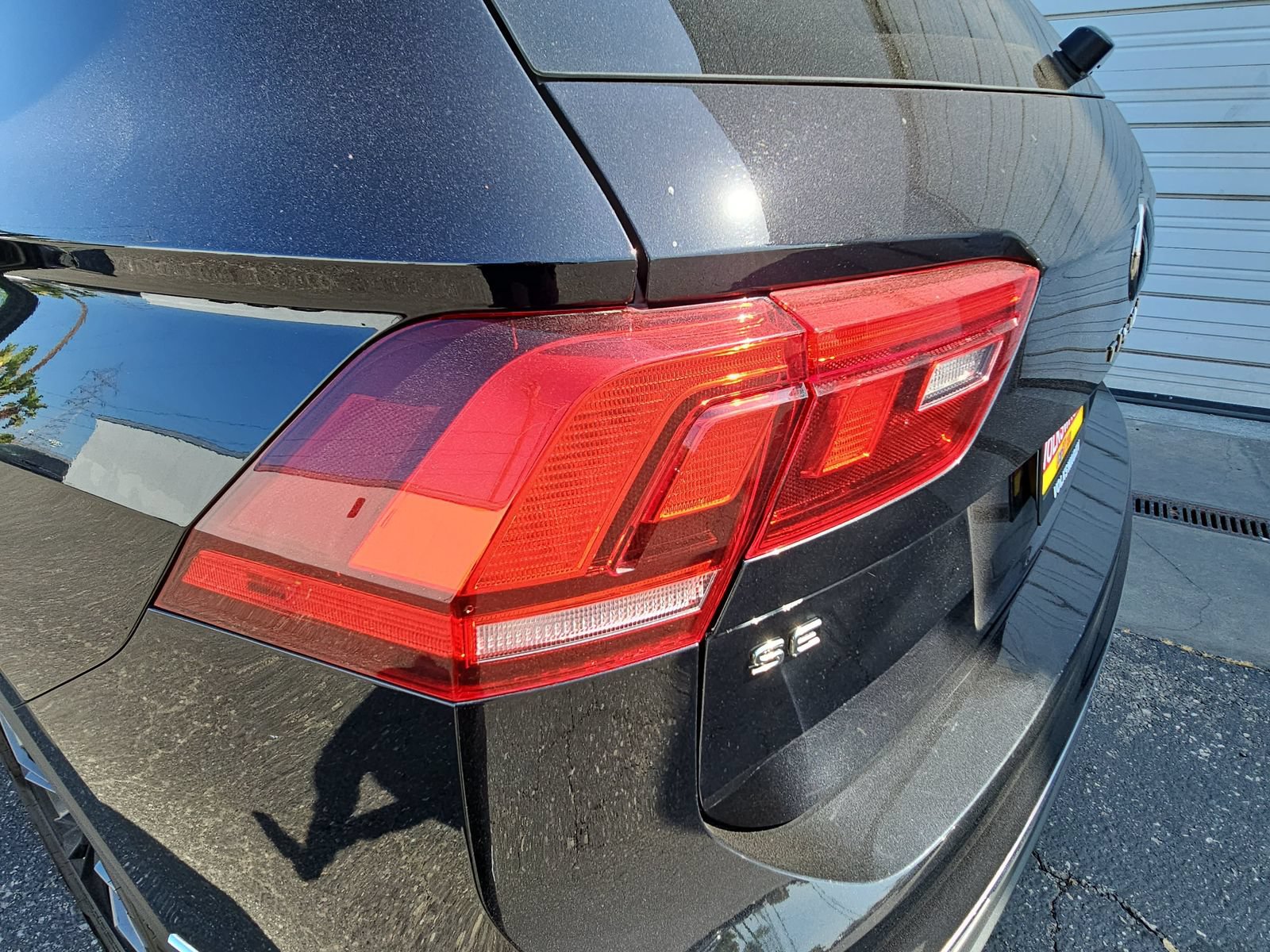 Certified 2024 Volkswagen Tiguan SE FWD image 36