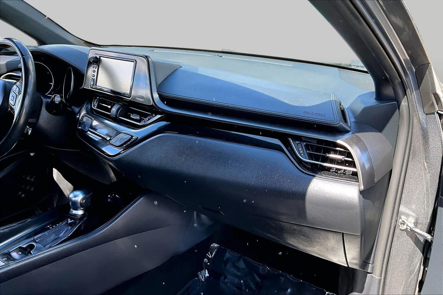 Used 2018 Toyota C-HR XLE FWD image 18