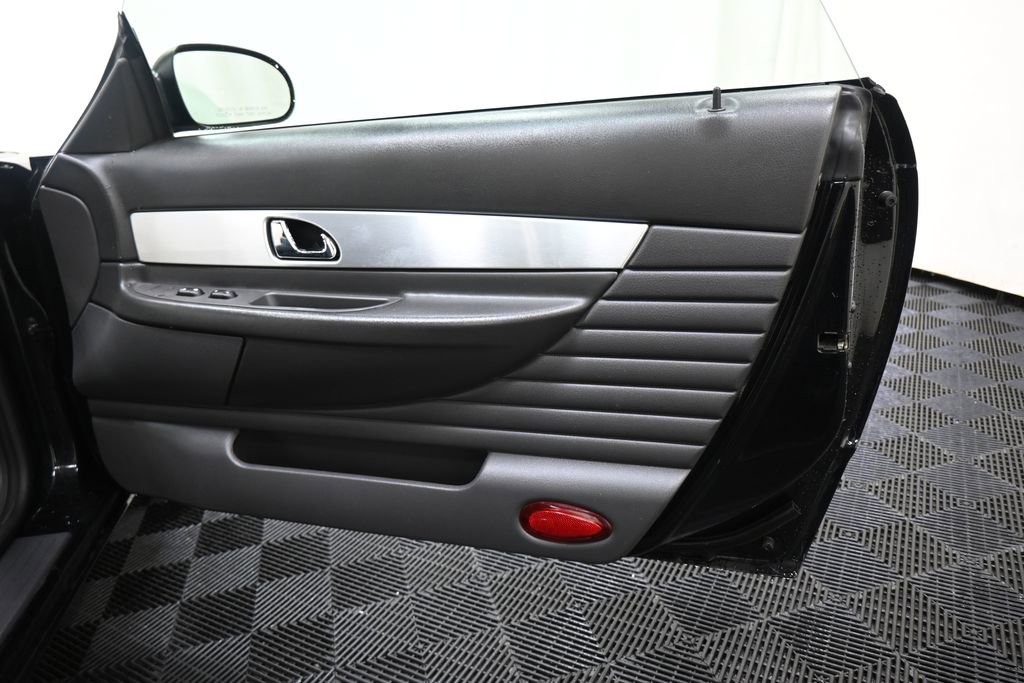 Used 2002 Ford Thunderbird RWD image 16
