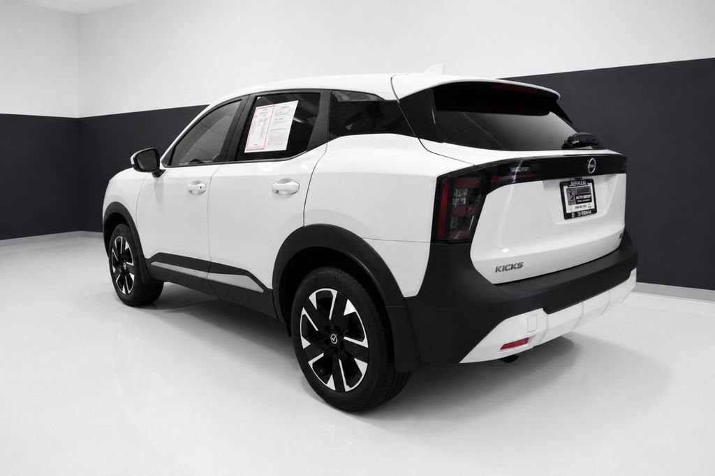 Certified 2025 Nissan Kicks SV AWD/4WD image 3