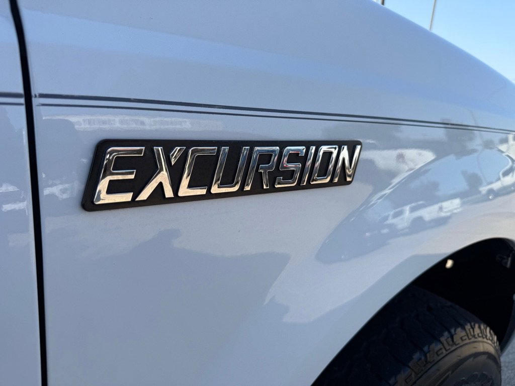 Used 2005 Ford Excursion XLT image 10