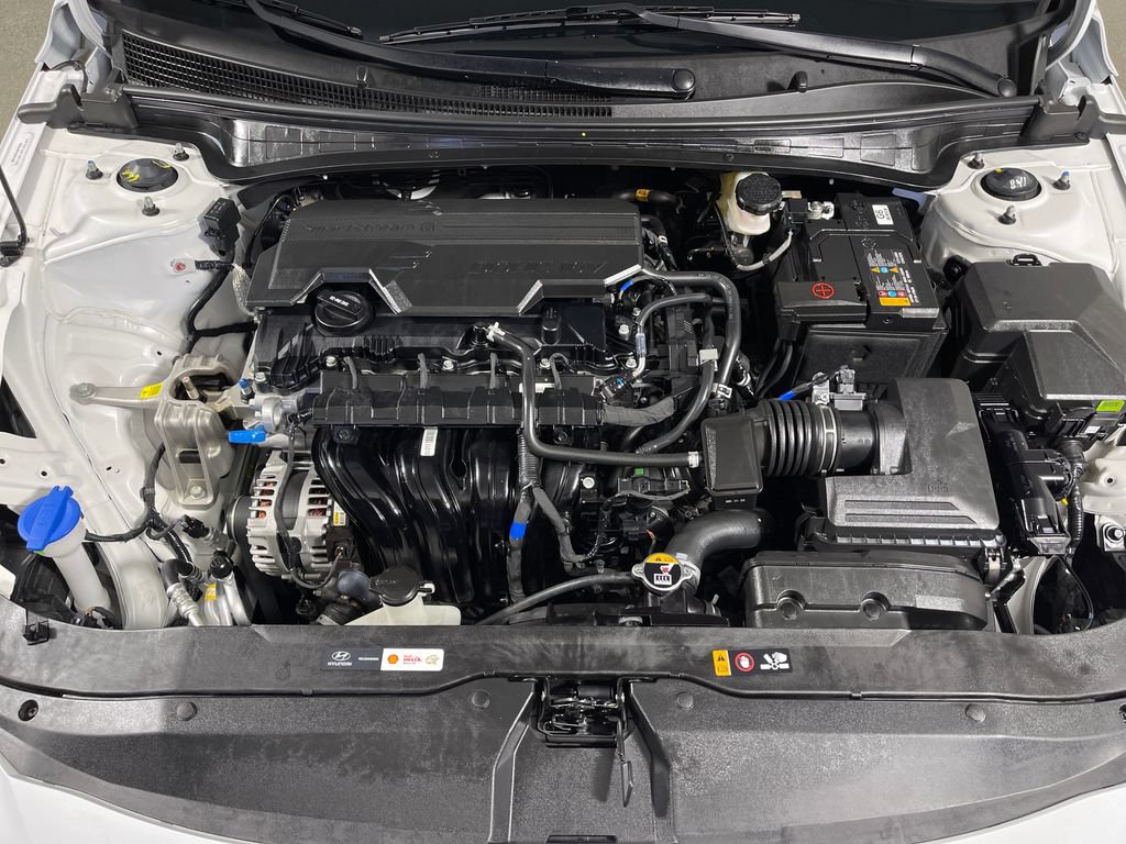 Certified 2025 Hyundai Elantra Sport FWD image 9