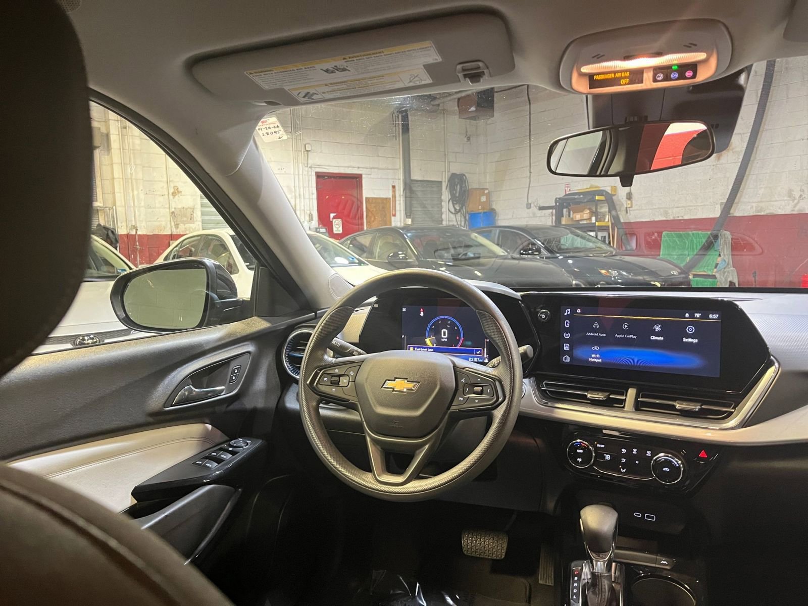 Used 2025 Chevrolet Trax LT image 33