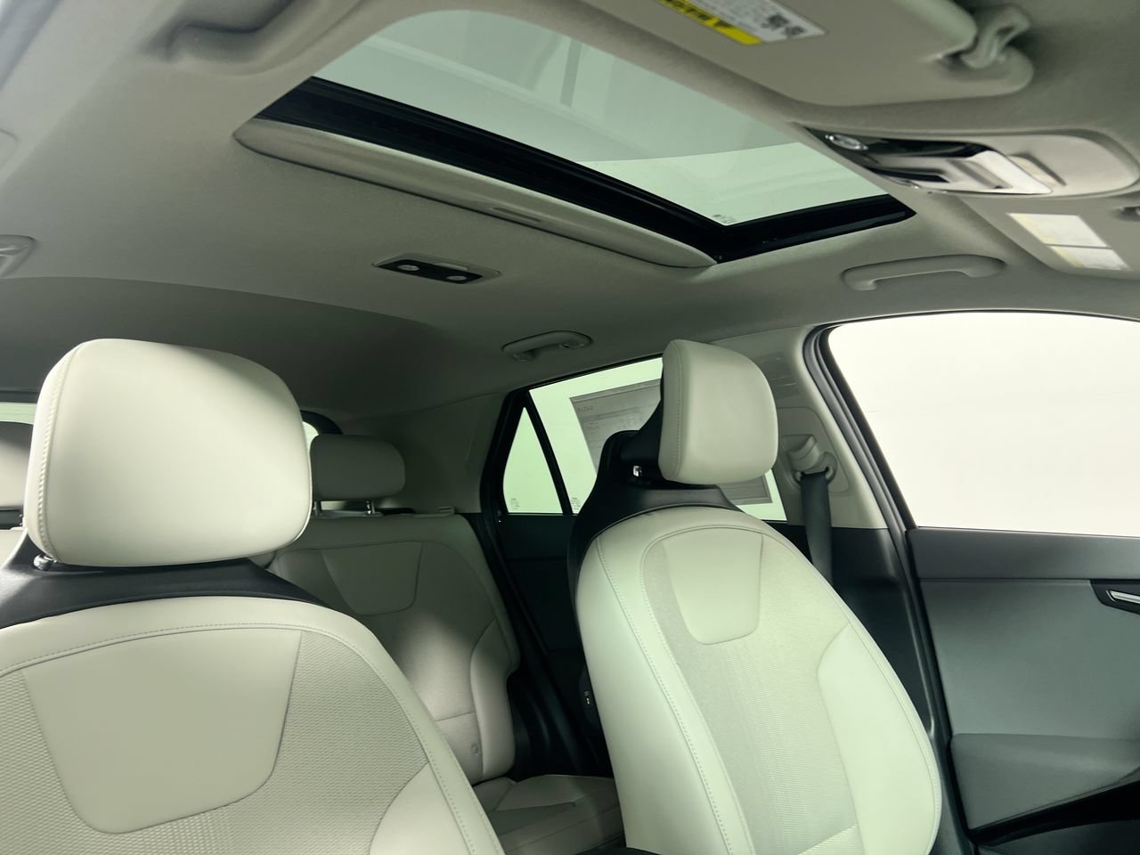 Certified 2025 Kia Niro EX Touring FWD image 21