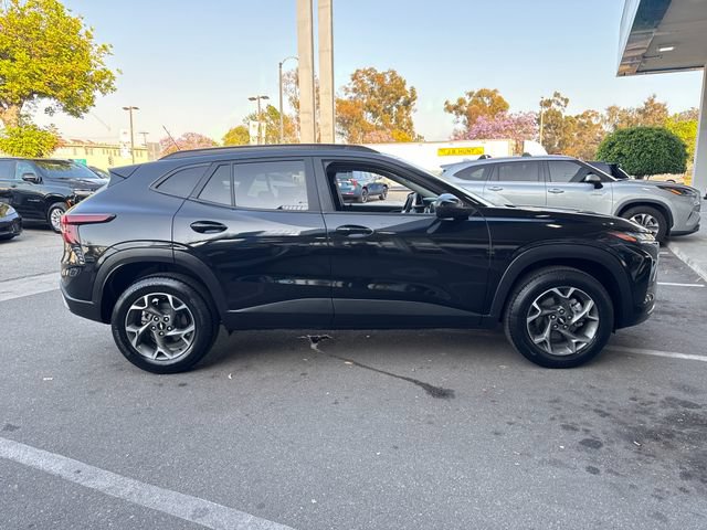 Certified 2025 Chevrolet Trax LT w/ Driver Confidence Package FWD image 6