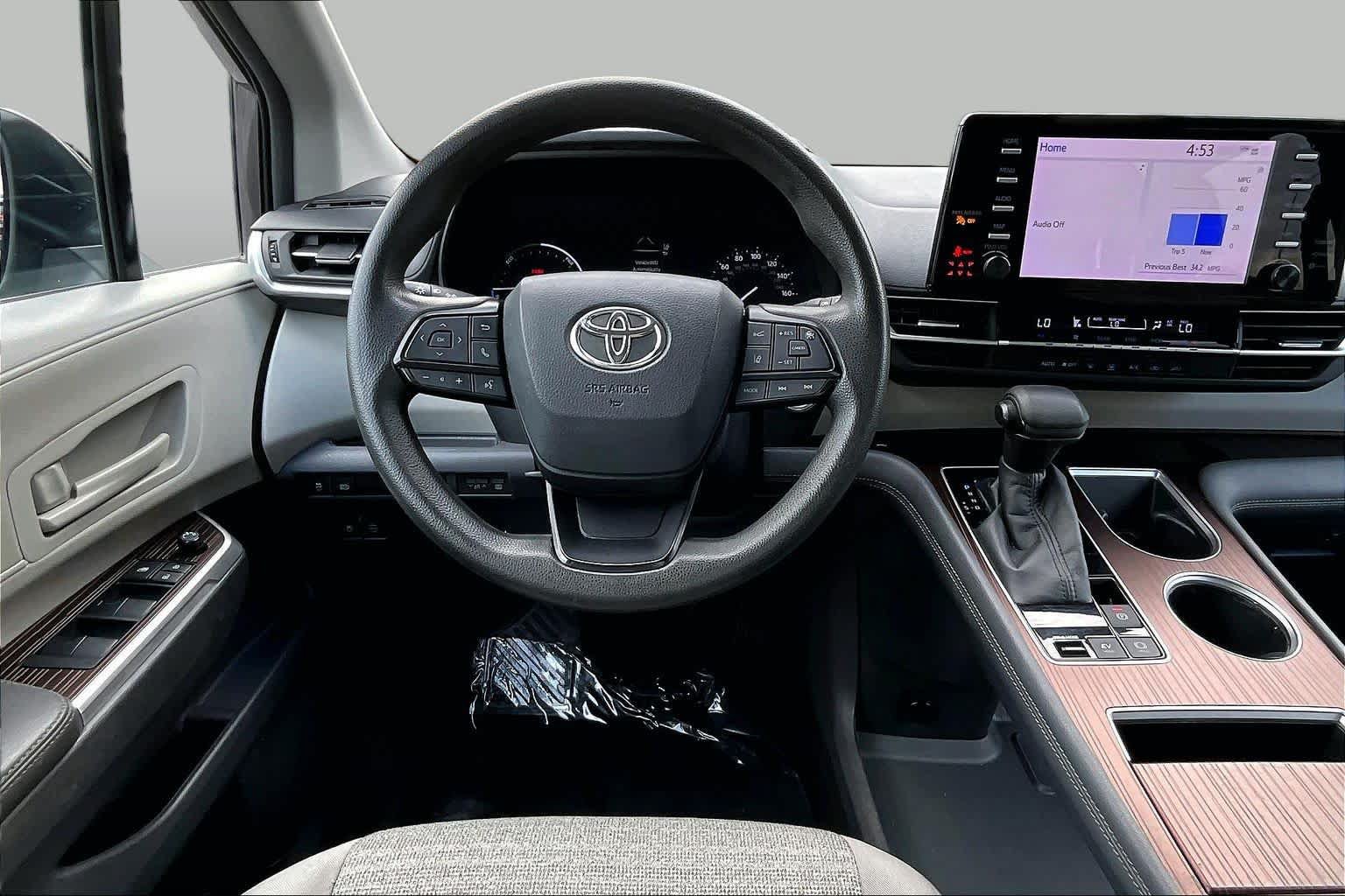 Used 2022 Toyota Sienna LE FWD image 6