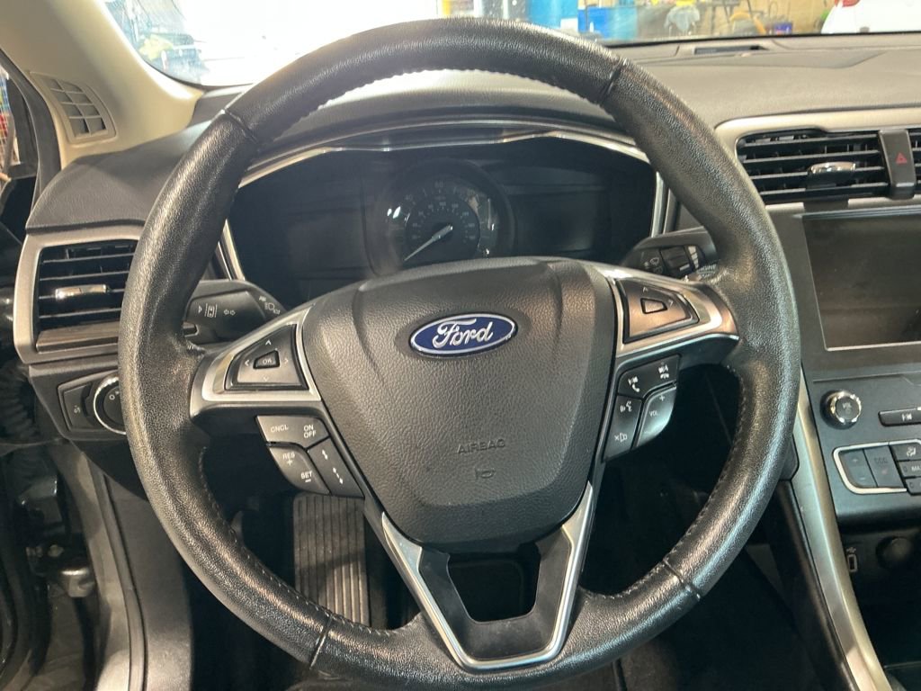 Used 2020 Ford Fusion SEL image 15