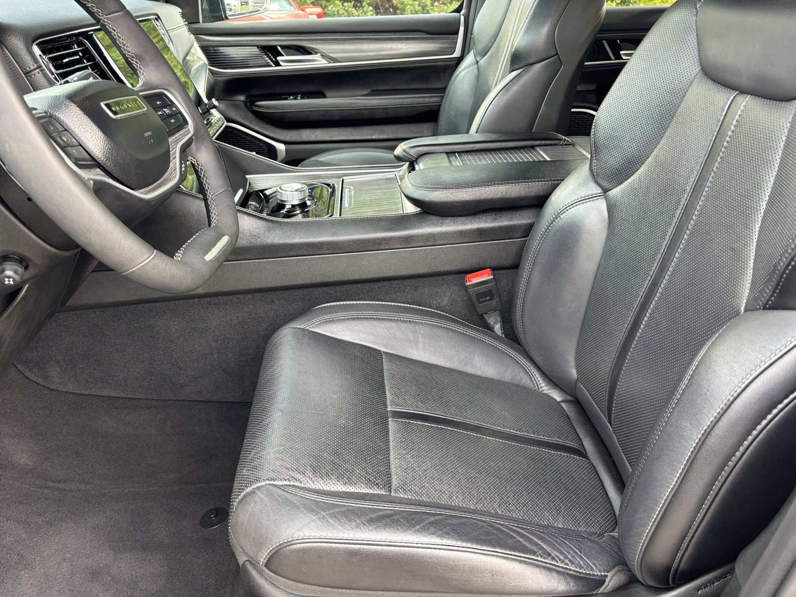 Used 2024 Jeep Wagoneer Series II w/ Flexible Seating Group image 17