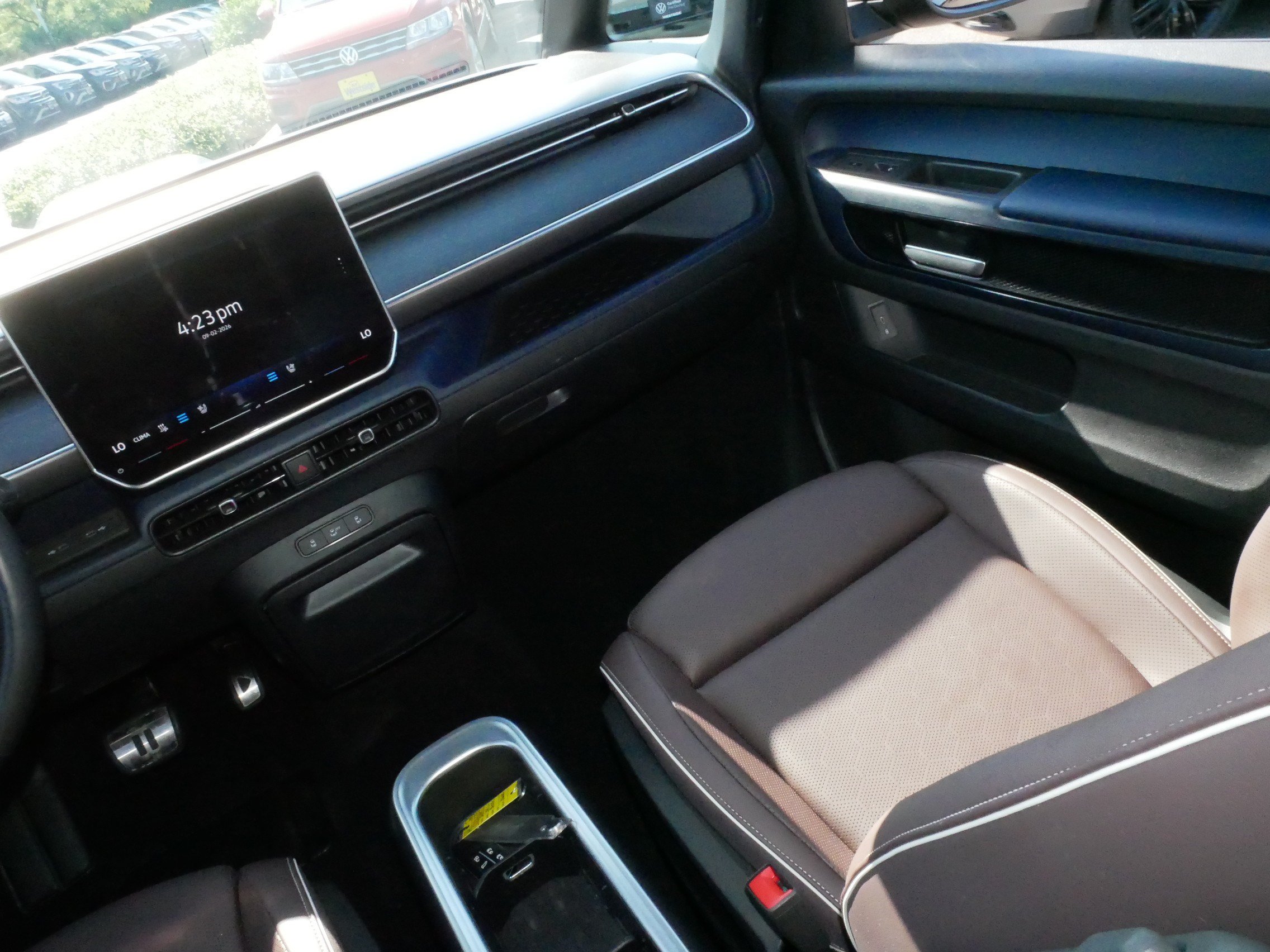 Certified 2025 Volkswagen ID. Buzz Pro S RWD image 11