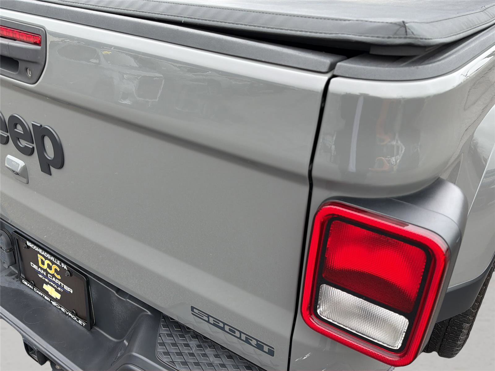 Used 2021 Jeep Gladiator Sport image 29