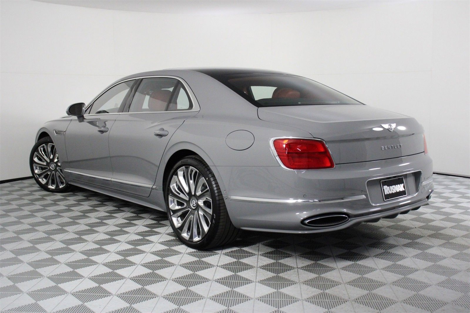 New 2025 Bentley Flying Spur Plug-In Hybrid image 3