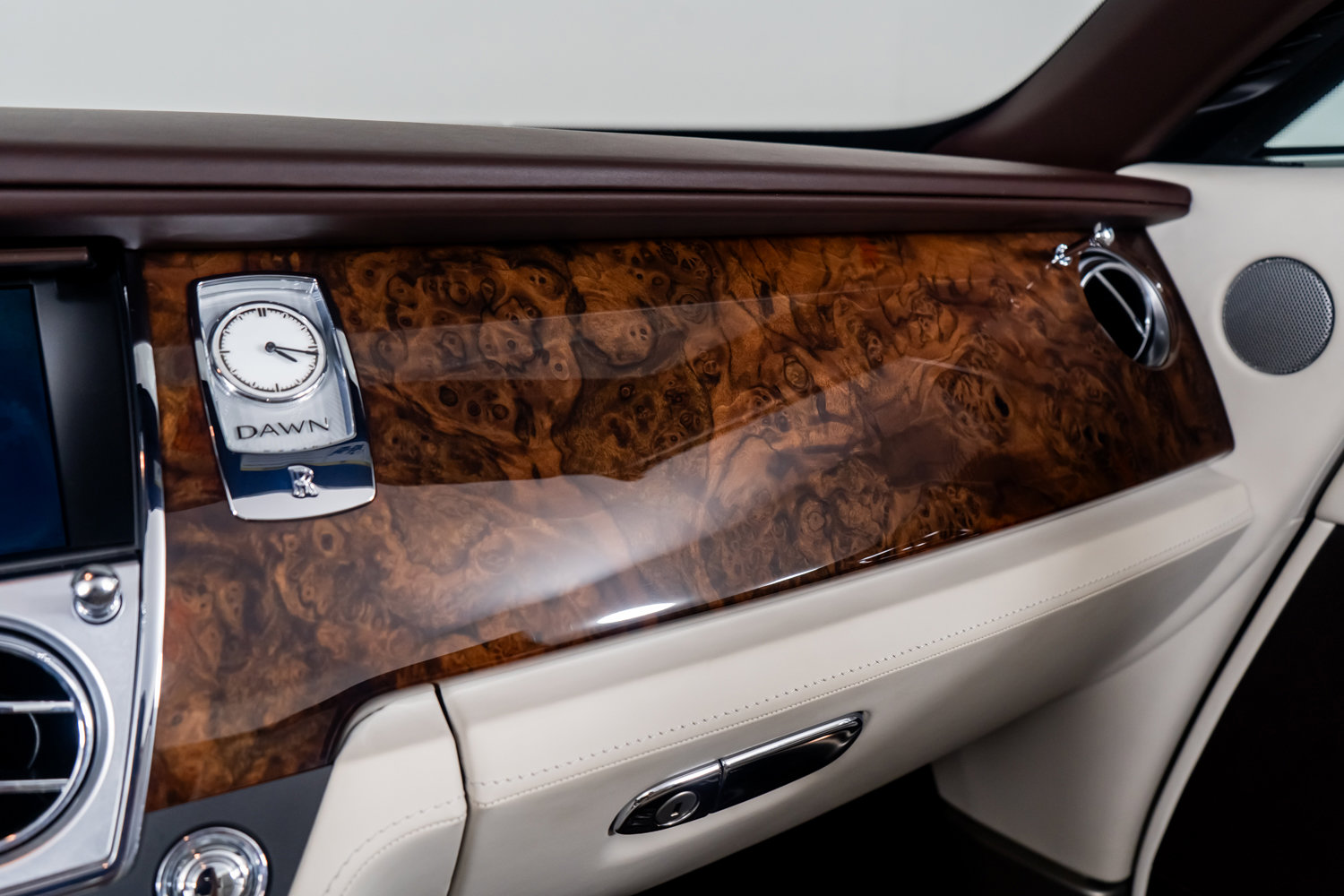 Used 2017 Rolls-Royce Dawn image 44