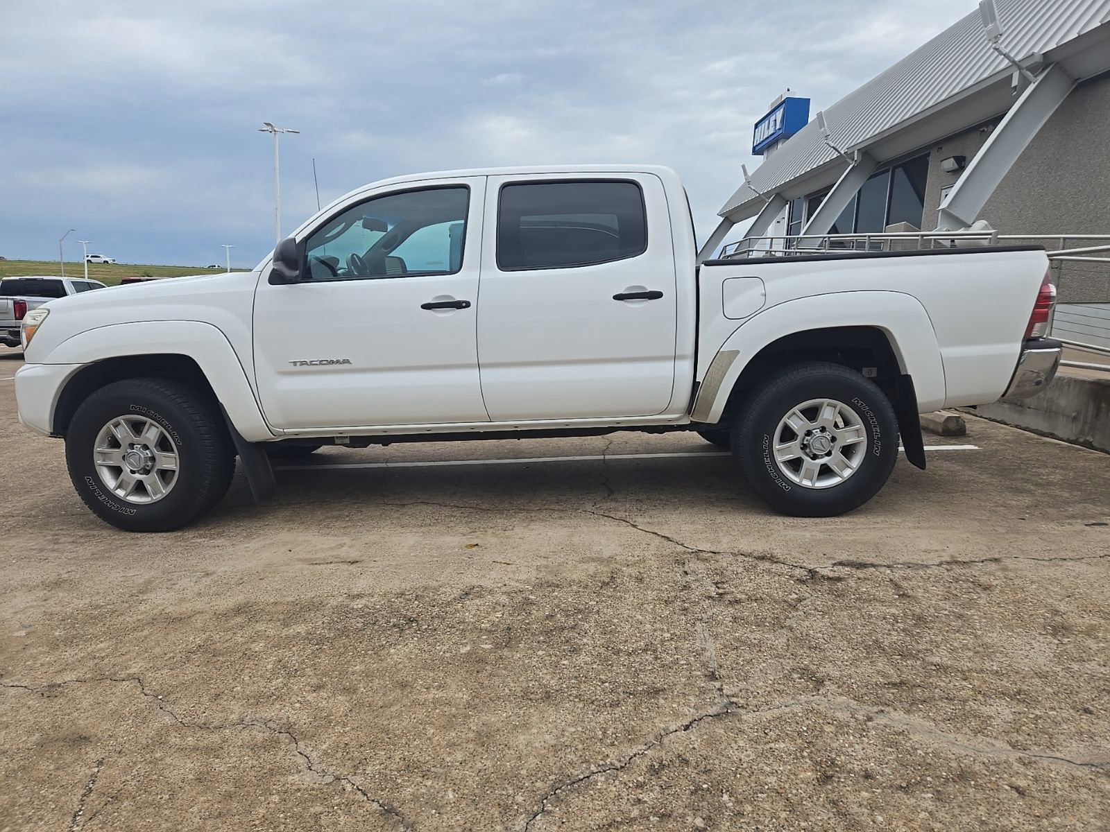 Used 2014 Toyota Tacoma PreRunner w/ SR5 Package image 5