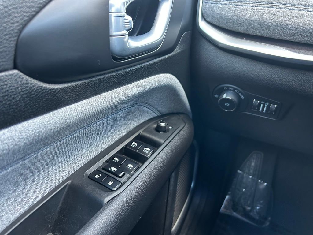 Used 2023 Jeep Compass Latitude image 12