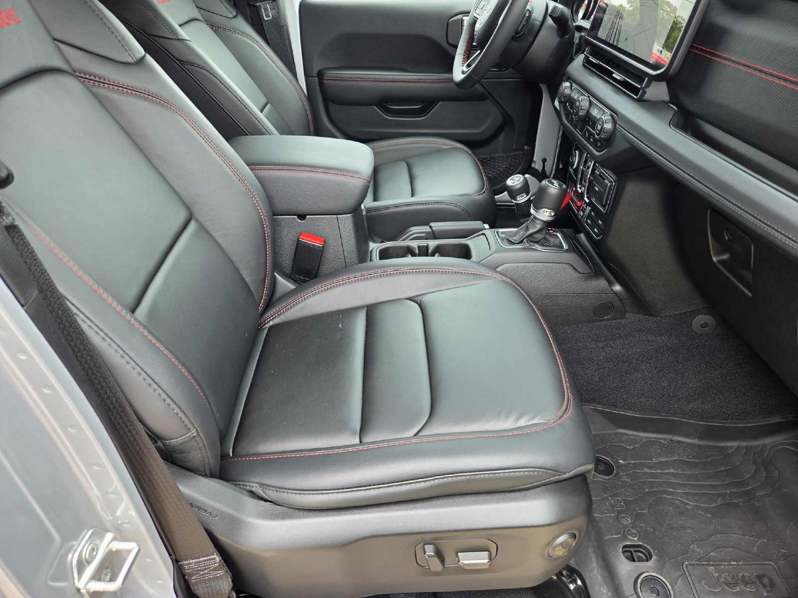 Used 2024 Jeep Wrangler Unlimited Rubicon AWD/4WD image 13