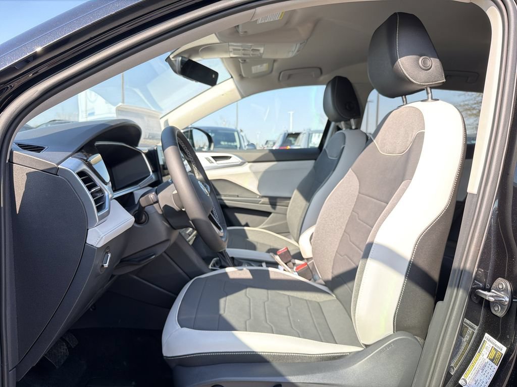 New 2026 Volkswagen Taos SE FWD image 11