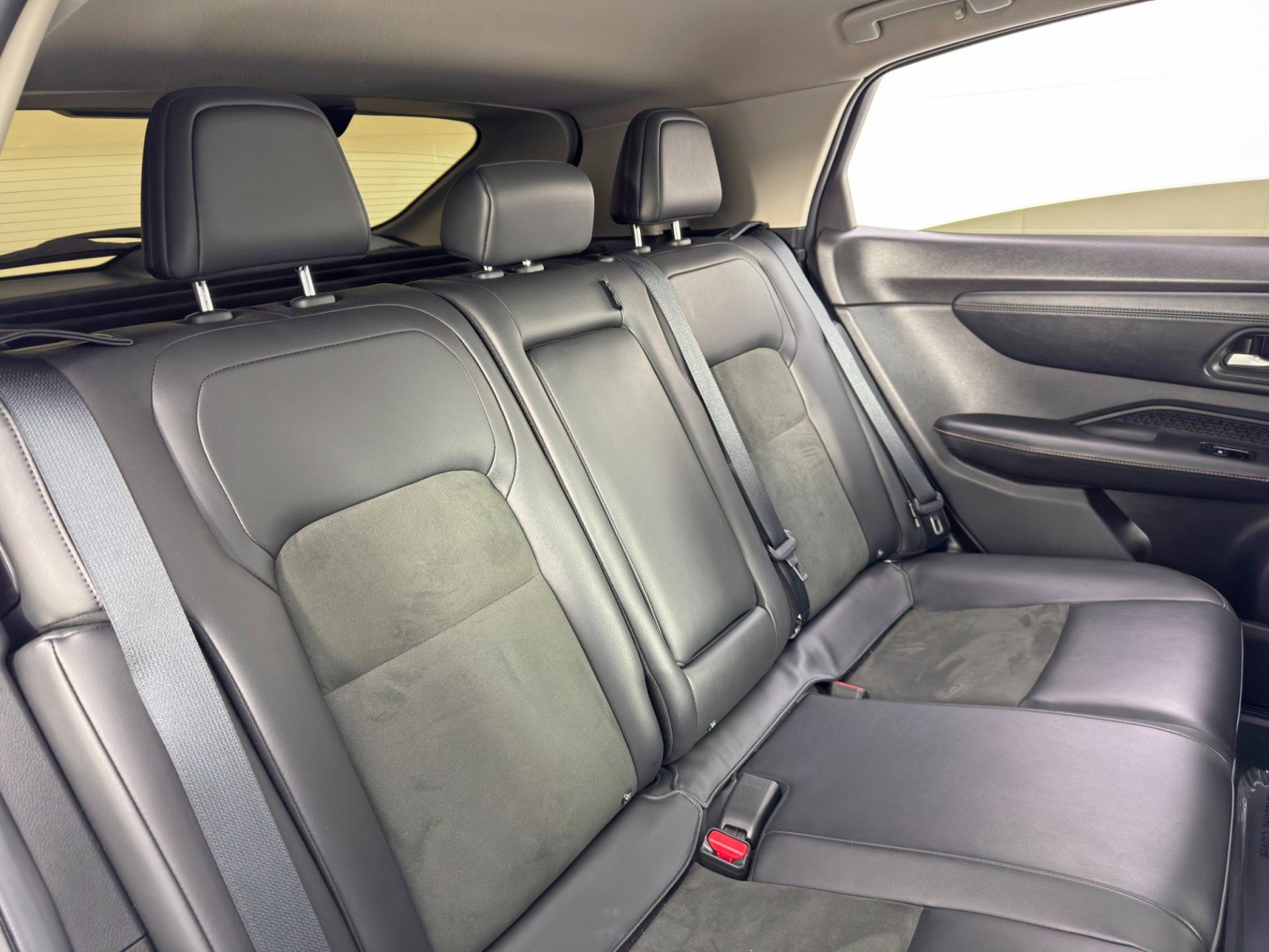 Used 2023 Nissan Ariya Premiere image 39