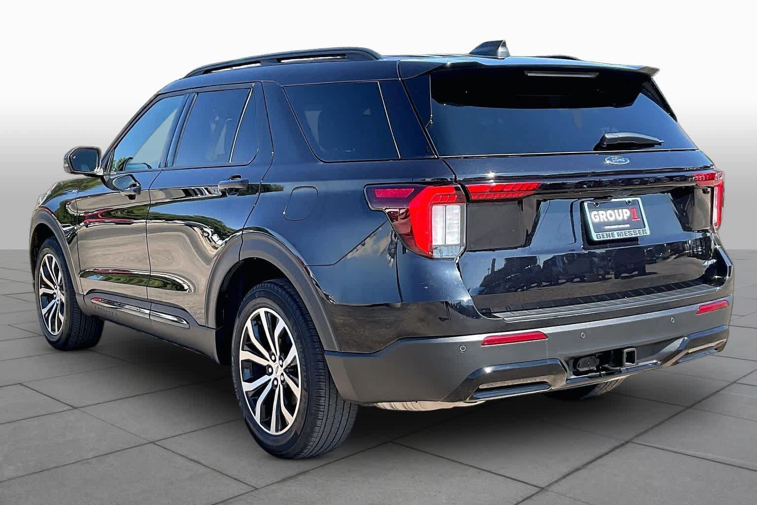 Certified 2025 Ford Explorer ST-Line AWD/4WD image 11
