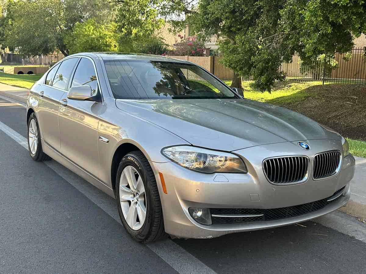 Used 2011 BMW 528i Sedan RWD image 2