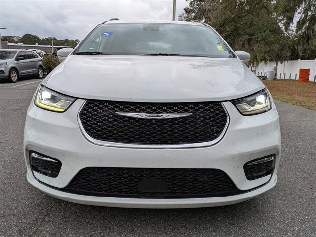 Used 2022 Chrysler Pacifica Touring-L w/ Uconnect Theater Family Group image 8