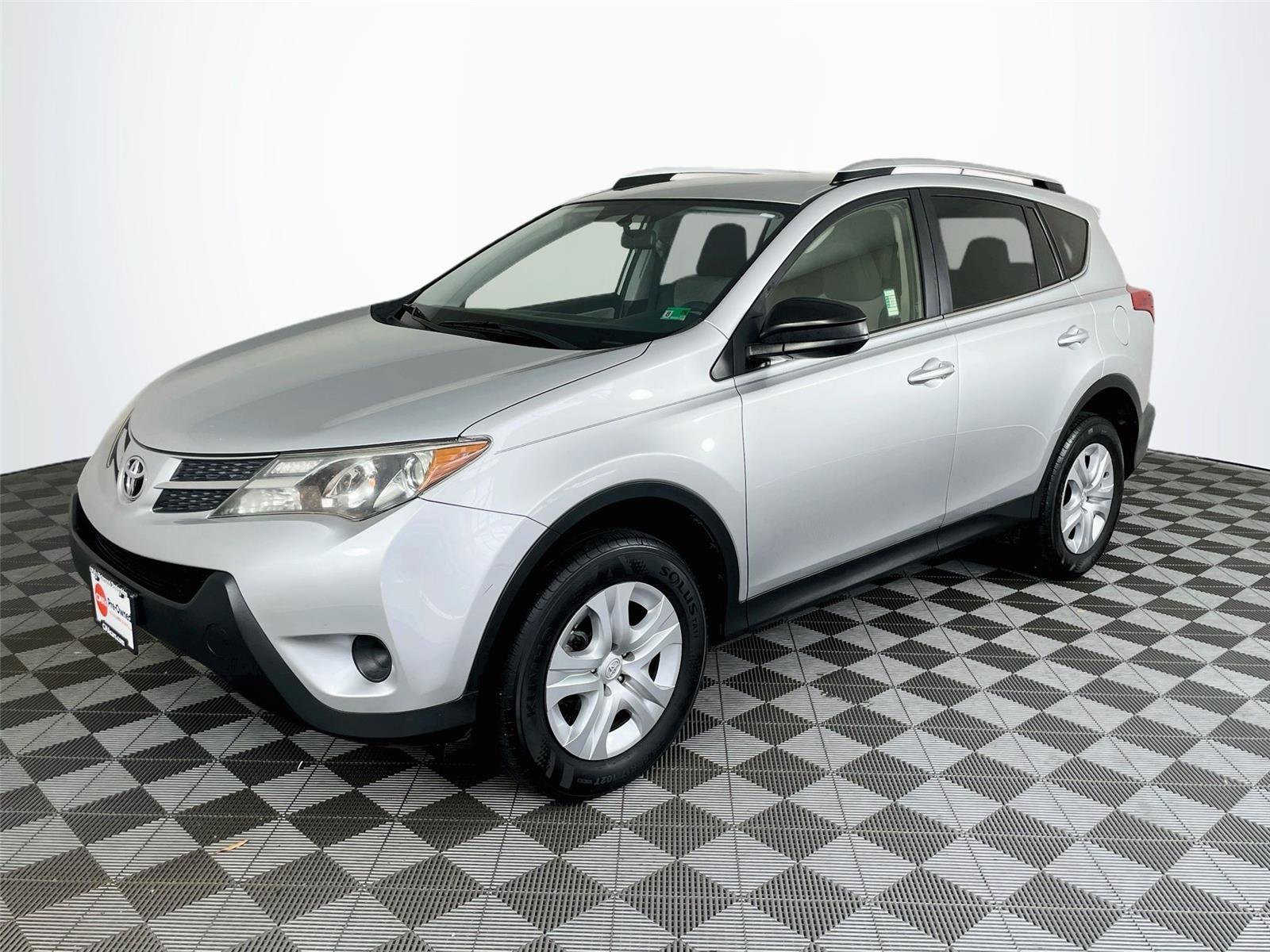 Used 2015 Toyota RAV4 LE AWD/4WD image 3