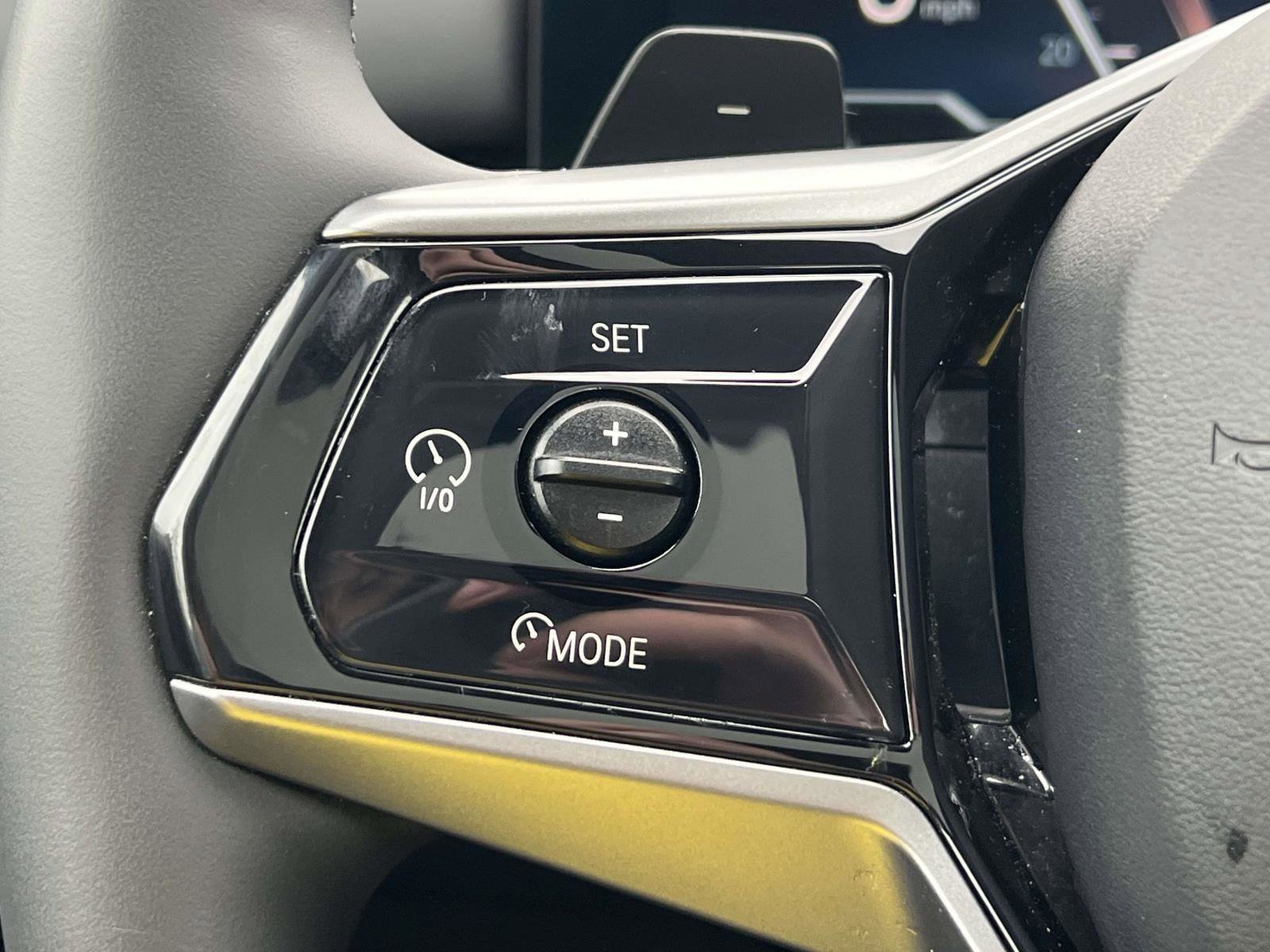 Used 2024 BMW 530i xDrive w/ Premium Package image 25