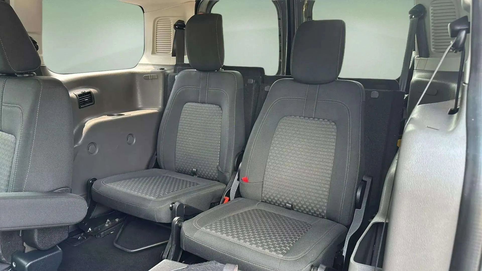 Used 2020 Ford Transit Connect XLT image 18