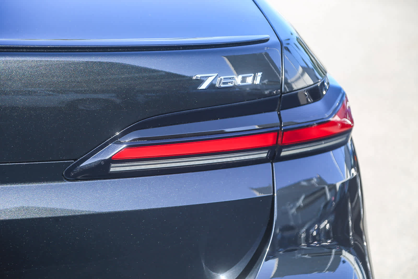 Used 2024 BMW 760i xDrive w/ Premium Package 2 image 7